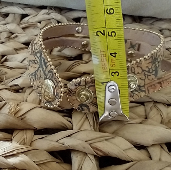 Bracelet Gold Tone Three Strand Joined Adjustable Snap Closure - Picture 8 of 9